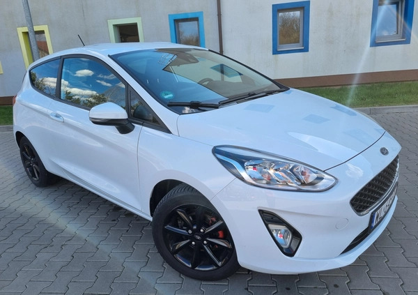 Ford Fiesta cena 36900 przebieg: 61500, rok produkcji 2018 z Brzostek małe 667